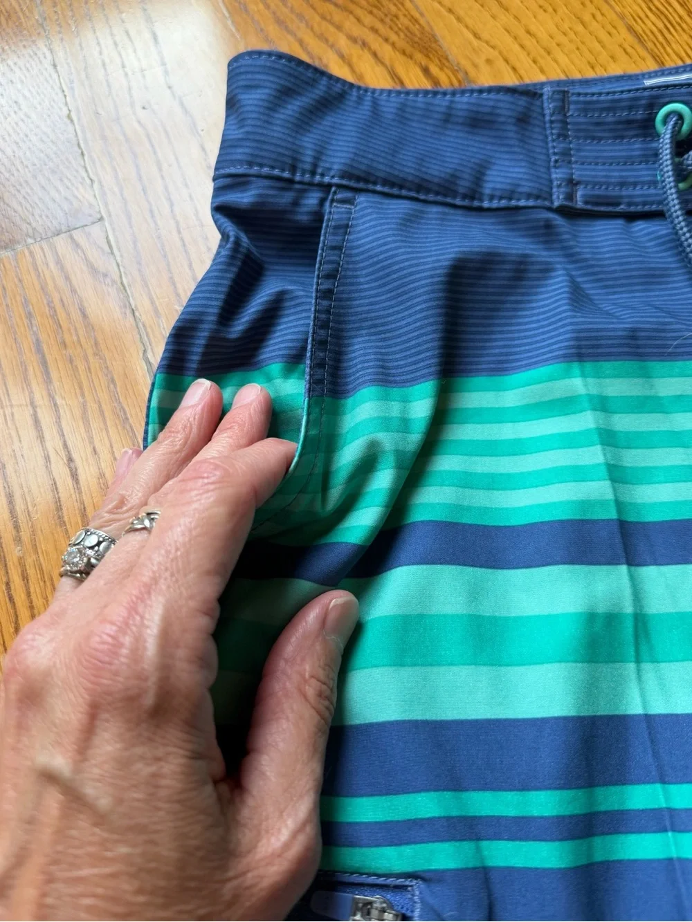 Vineyard Vines Performance Board Shorts Striped Blue Teal Men’s 28